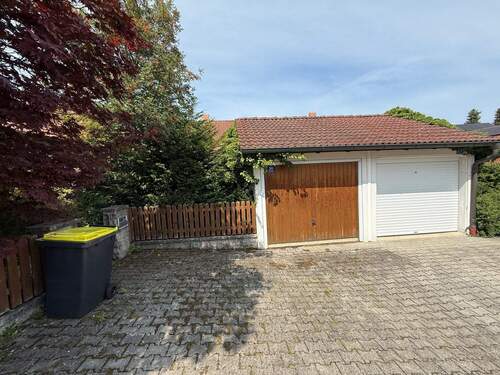 Garage / Stellplatz - 