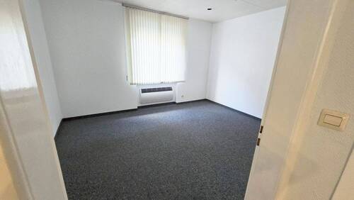 Meetingraum - Sofort beziehbares Einzelzimmer-Büro in Stuttgart-Ost - privat, ruhig