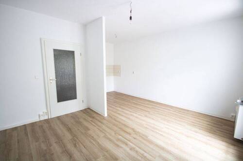 Wohnzimmer - 2 Zimmer Etagenwohnung in Halle (Saale)