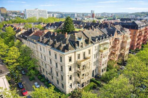 LUFTANSICHT - WOHNEN AN DER PRÄCHTIGEN ADOLFSALLEE - 2-Zimmer in Altbau-Perle in Wiesbadens Prachtboulevard
