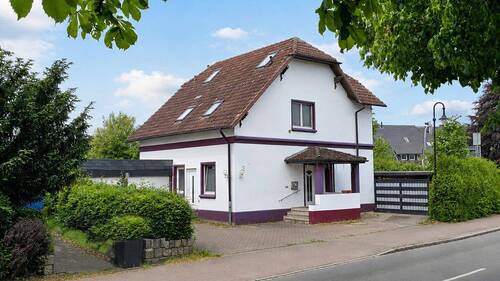 Von der Straße aus - 5 Zimmer Einfamilienhaus zum Kaufen in Barsbüttel