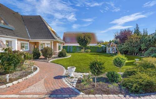 Garten und Eingang - 