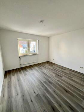 Schlafz. Eltern ca. 3,76 x 3,5 - Etagenwohnung mit 63,00 m&sup2; in Paderborn OT Schloß Neuhaus zur Miete