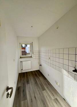 Küche ca. 3,26 x 1,51 m - 