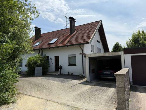 Eingangsseite - Nette Doppelhaushälfte, ruhige Lage in Baindlkirch, Wintergarten, Garage