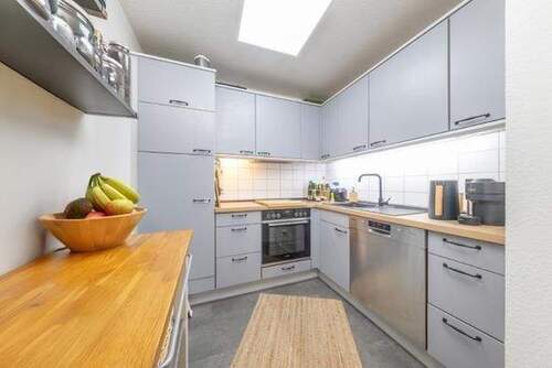 … zur angrenzenden Küche. - 