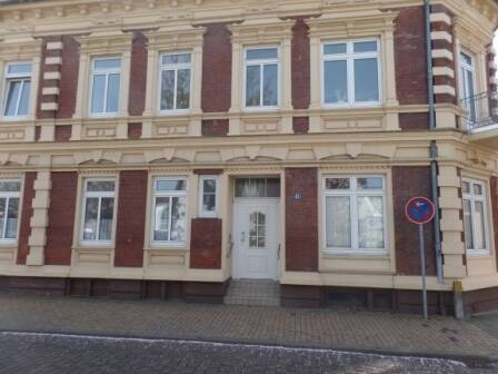 Eingang - Frontansicht - 2 Zimmer Etagenwohnung zur Miete in Heide