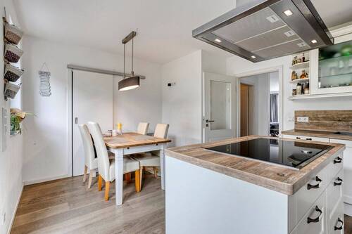 Küche mit Abstellkammer - 