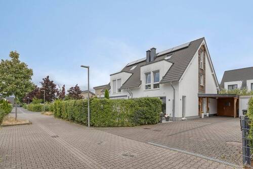 Hausansicht seitlich - Doppelhaushälfte mit 138,00 m&sup2; in Langenfeld zum Kaufen