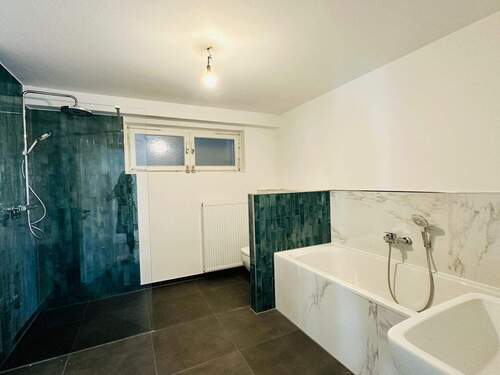 Bad Untergeschoss - Mehrfamilienhaus, Wohnhaus mit 170,00 m² in Coburg zur Miete