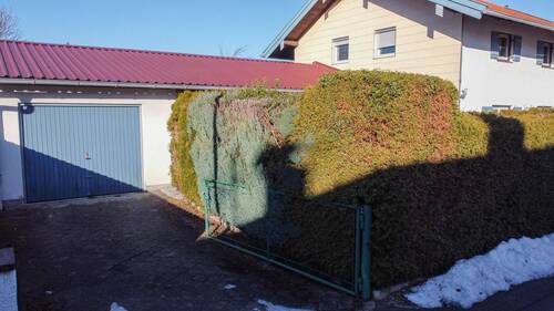 Einzelgarage mit Außenstellplatz.jpg - 5 Zimmer Einfamilienhaus in Grassau