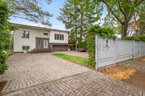 Zufahrt - Etagenwohnung mit 220,00 m&sup2; in Falkensee zur Miete