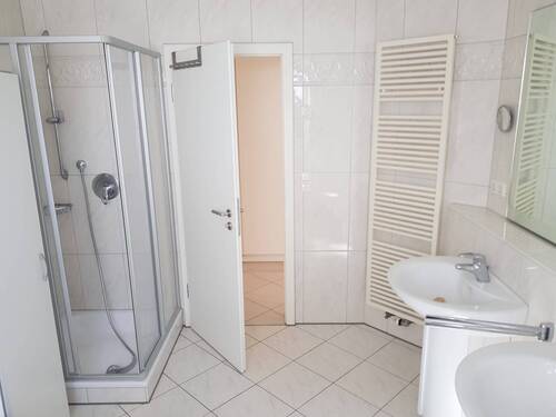 Komfortbad mit Wanne & Dusche - 
