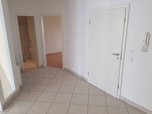 Zentrale Diele mit Raumzugang - Etagenwohnung mit 144,00 m&sup2; in Dreieich zur Miete
