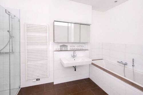 Modernes Badezimmer - 