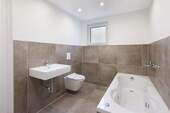 Badezimmer 1. OG - 