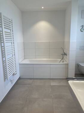 Masterbad mit Wanne und Dusche - 