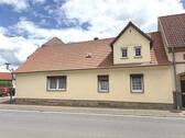 Außenansicht - EFH in Schafstädt - 43.000,00&nbsp;EUR Kaufpreis, ca.&nbsp; 110,00&nbsp;m&sup2;&nbsp;Wohnfl&auml;che
