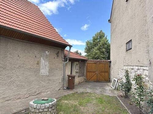 Eingang zum Hof - Einfamilienhaus mit 110,00 m&sup2; in Bad Lauchstädt zum Kaufen
