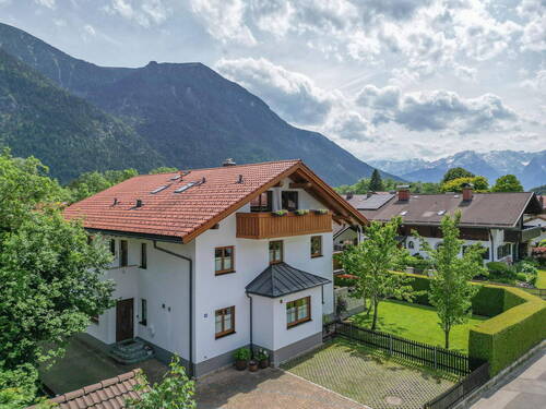 Hausansicht - Top gepflegtes und flexibel nutzbares Mehrfamilienhaus mit 5 neuwertig ausgestatteten Wohnungen