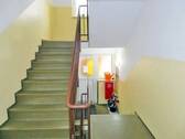Treppenhaus - 3 Zimmer Etagenwohnung zum Kaufen in Sulzbach-Rosenberg