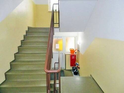 Treppenhaus - 3 Zimmer Etagenwohnung zum Kaufen in Sulzbach-Rosenberg