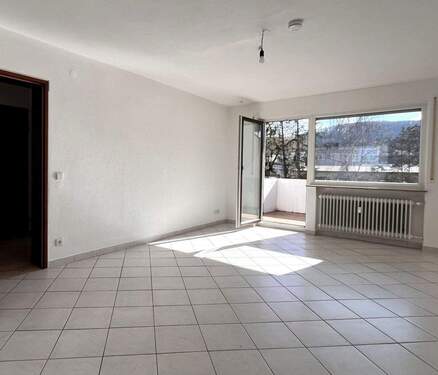 Wohnzimmer - 3 Zimmer Etagenwohnung zum Kaufen in Leonberg