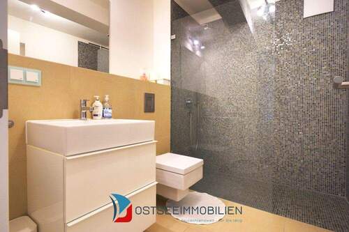 Bad mit TOP Dusche - 