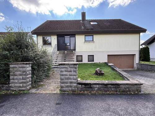 Vorderansicht des Hauses - +++Endlich Platz für die ganze Familie+++