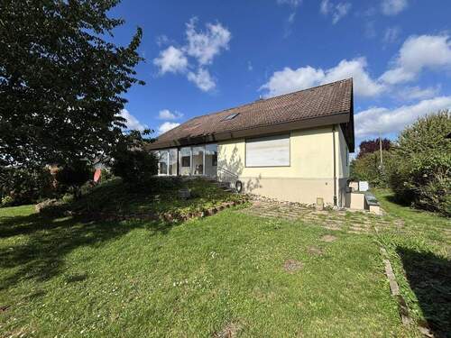 Rückansicht des Hauses - 8 Zimmer Einfamilienhaus zum Kaufen in Scheßlitz