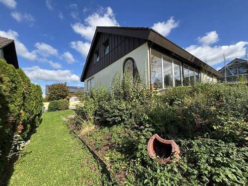 Seitenansicht mit Wintergarten - Einfamilienhaus mit 240,00 m² in Scheßlitz zum Kaufen