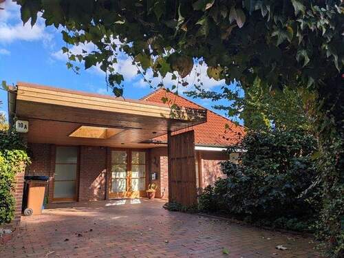 Ansicht mit Carport - 