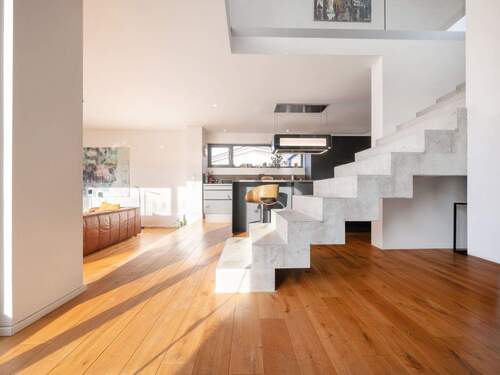 Treppenaufgang zur Galerie - 