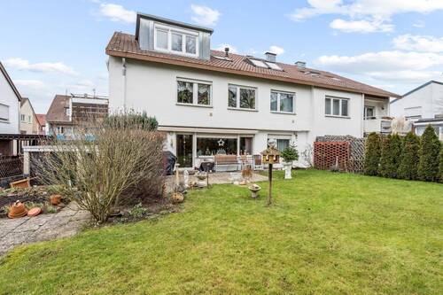 Weitläufiger Garten hinter dem Haus - Vielseitiges MFH - ideal für Mehrgenerationenwohnen und Anleger