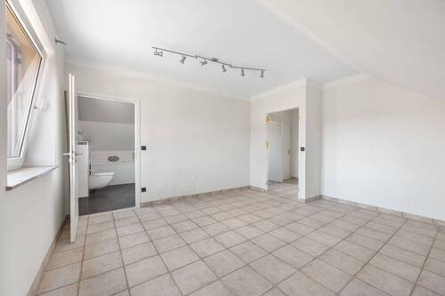 Schlafzimmer mit Bad Ensuite im Dachgeschoß - 