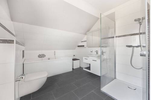 Vollbad im Dachgeschoß - 