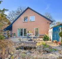 Schönes Einfamilienhaus mit traumhaftem Garten sucht neue Eigentümer - Hamburg Bergedorf