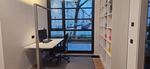 Büro - Offener Schreibtischplatz im kreativen ComN-Netzwerkhaus München