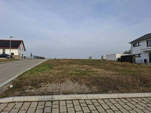 Bild 1 - Familienglück oder Doppelhausprojekt: 585 m² Baugrundstück in Feldrandlage mit Bebauungsplan