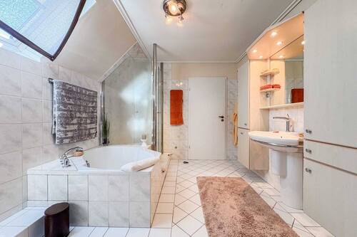 Badezimmer Hauptwohnung - 