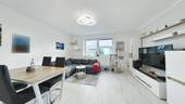 Wohnzimmer - Einziehen und wohlfühlen: Modernisierte 3-Zimmer-Wohnung mit eigenem Garten und Garage