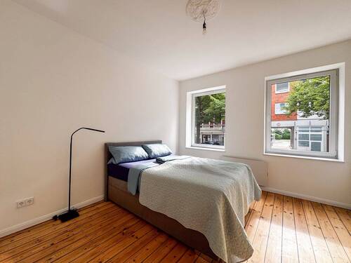 Schlafzimmer - Frisch kernsaniert! Zentrale Hochparterre frei verfügbar