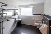 Großzügiges Behinderten-WC... - 