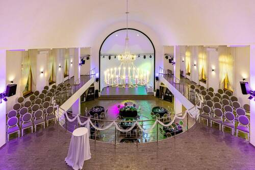 Blick vom DJ zur Bühne und auf die Gäste - Büro zum Kaufen in Bochum