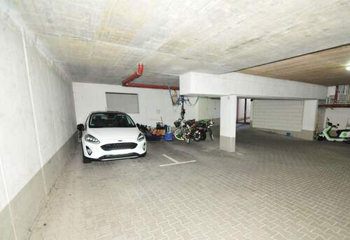 Große Tiefgarage - 