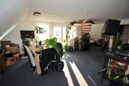 Wohnzimmer - 2 Zimmer Etagenwohnung in Weinstadt