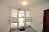 Hauseingang - Etagenwohnung mit 68,70 m&sup2; in Weinstadt zum Kaufen