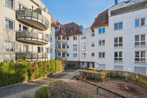 Hausansicht - Attraktive 3,5-Zimmer-Wohnung in bester Innenstadtlage - vermietet und gepflegt