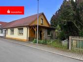 Hausansicht - Klein, charmant und mit viel Potenzial - Wohnen auf einer Ebene in ruhiger Lage von Petriroda