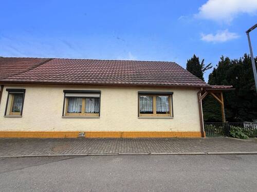 Haus Straßenansicht - 2 Zimmer Einfamilienhaus in Georgenthal
